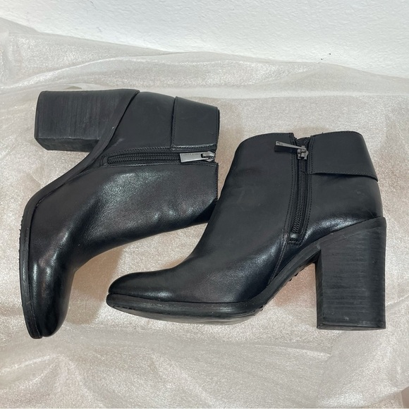Vince Camuto black leather Debra side zipper ankle heeled boots - Picture 7 of 16